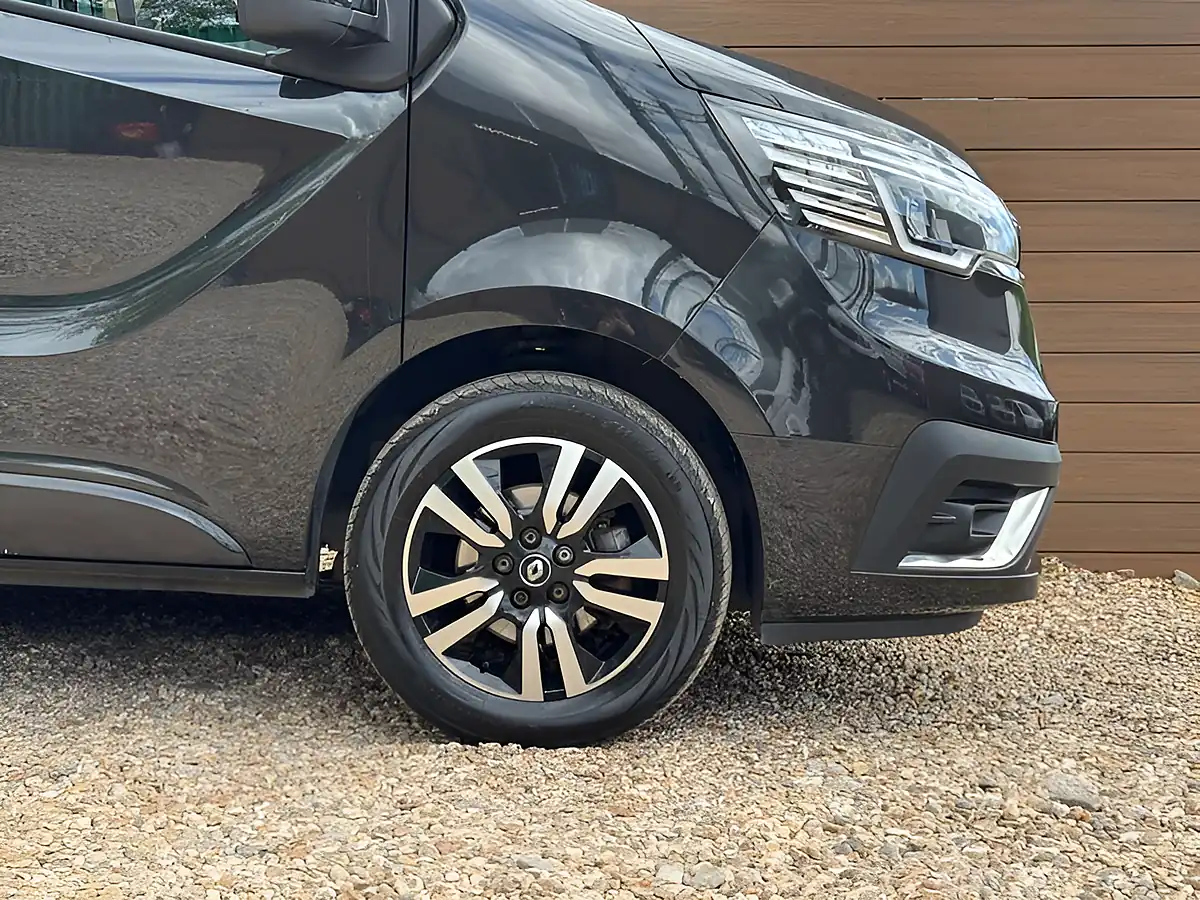 Used 2022 Renault Trafic Sport+ Jet Black - Interior and Exterior details 10