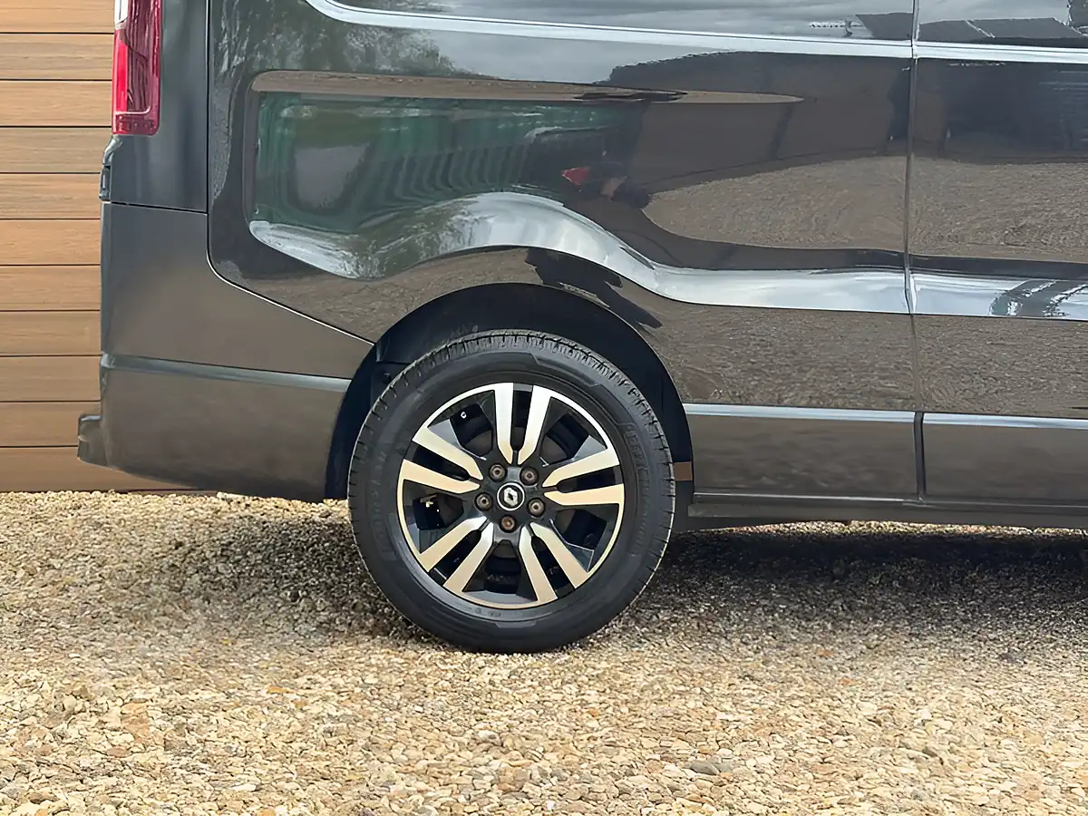 Used 2022 Renault Trafic Sport+ Jet Black - Interior and Exterior details 12