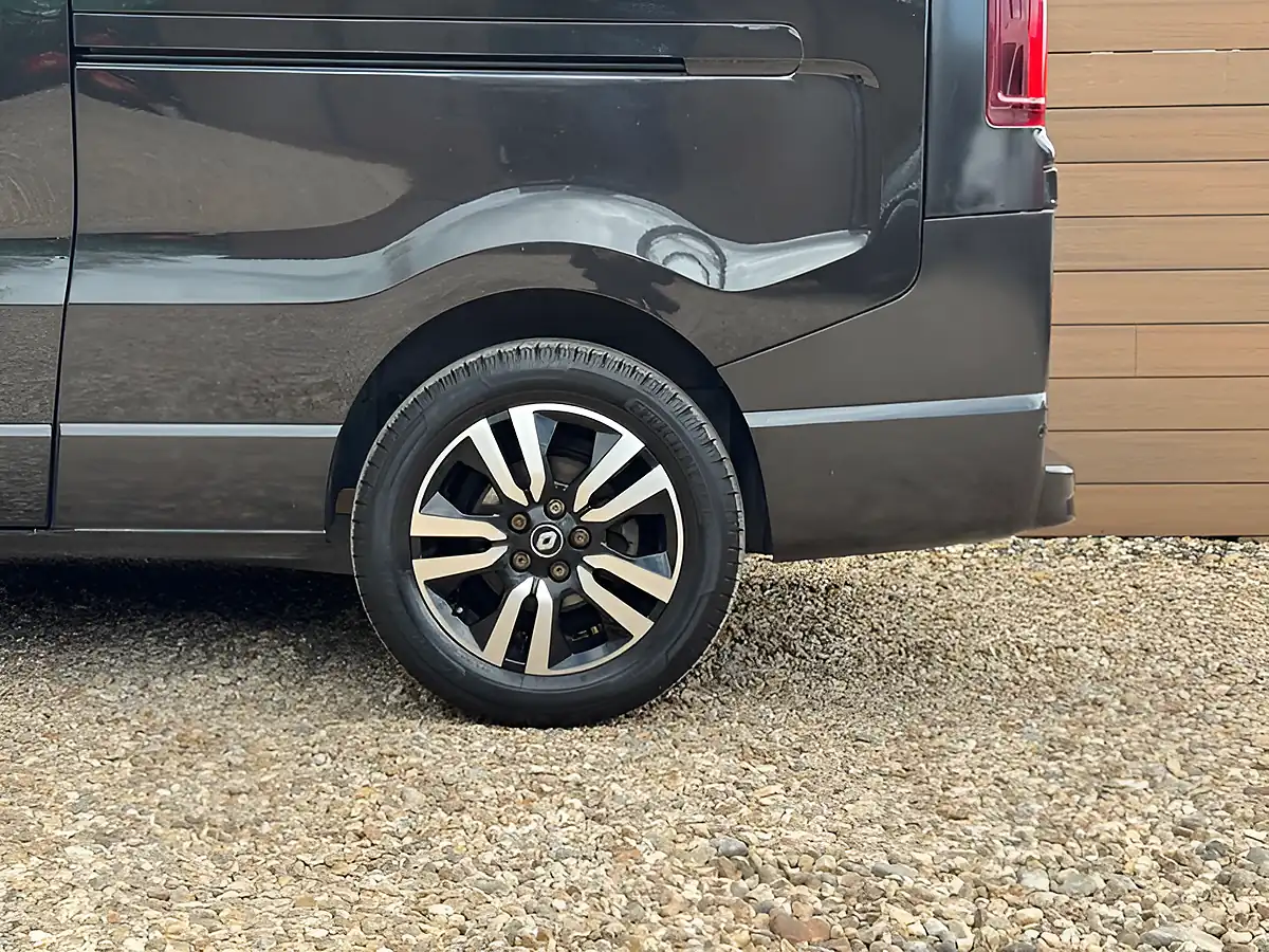 Used 2022 Renault Trafic Sport+ Jet Black - Interior and Exterior details 13