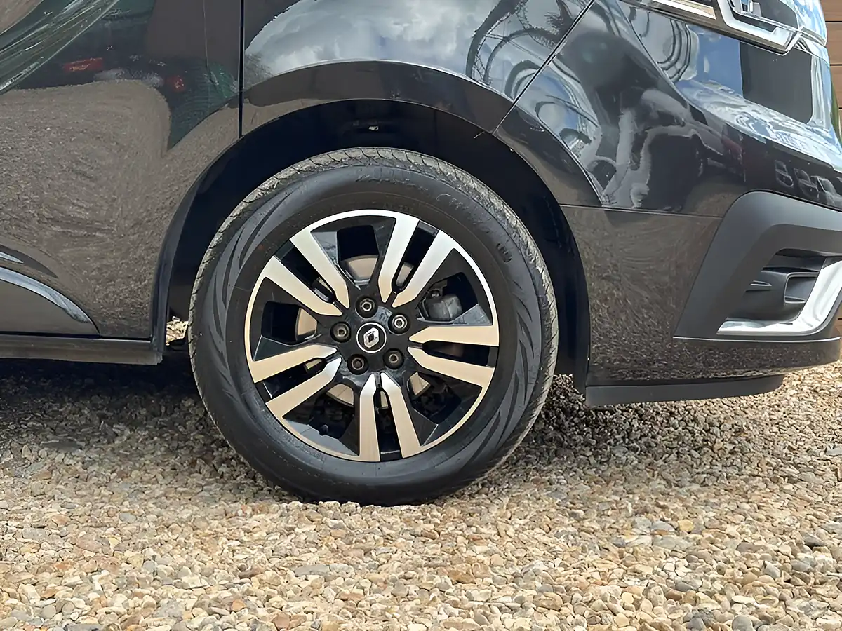 Used 2022 Renault Trafic Sport+ Jet Black - Interior and Exterior details 14