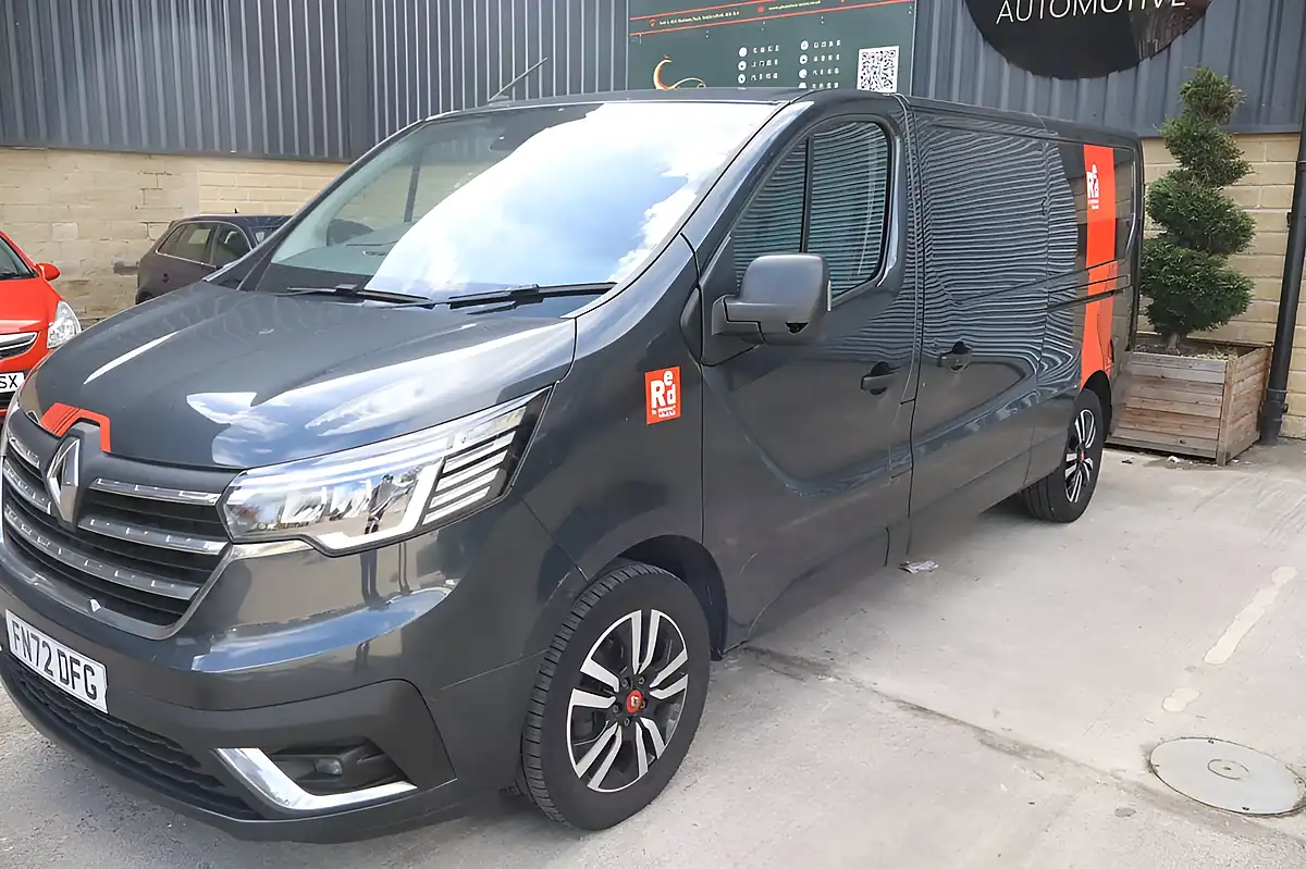 Used 2022 Renault Trucks Trafic Grey - Interior and Exterior details 3