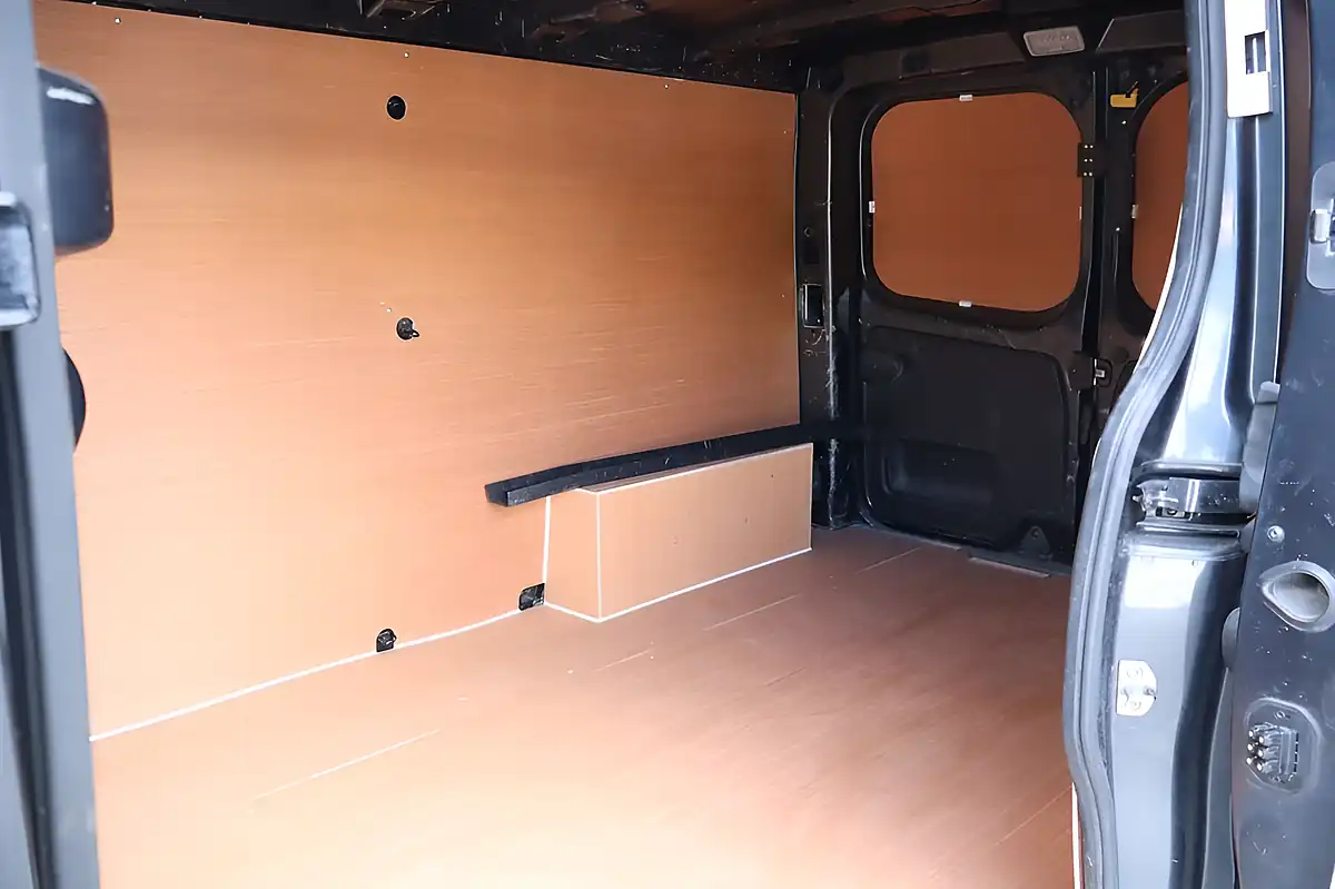Used 2022 Renault Trucks Trafic Grey - Interior and Exterior details 4