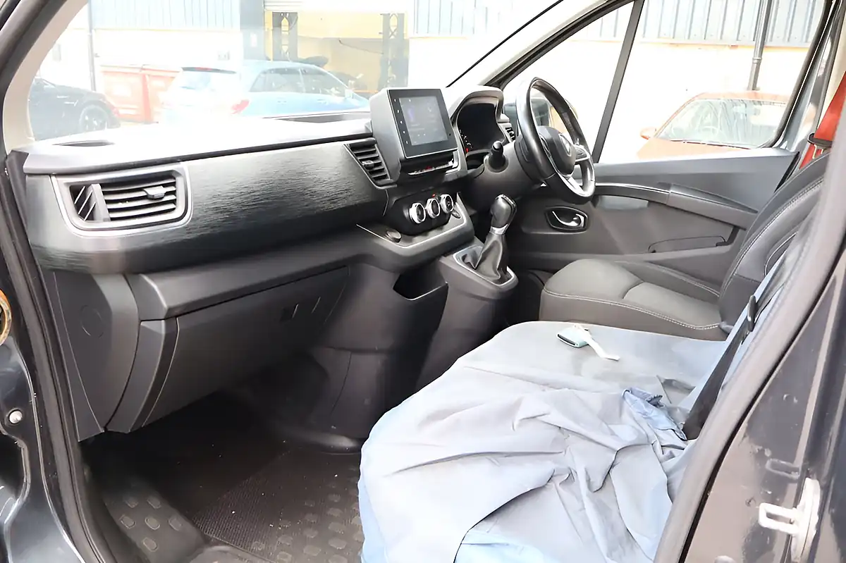 Used 2022 Renault Trucks Trafic Grey - Interior and Exterior details 6