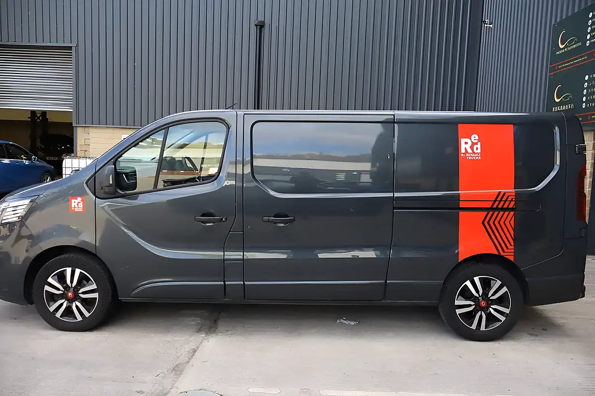 Used 2022 Renault Trucks Trafic Grey - Interior and Exterior details 7