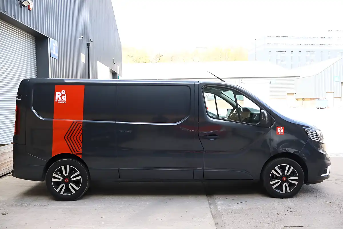 Used 2022 Renault Trucks Trafic Grey - Interior and Exterior details 8