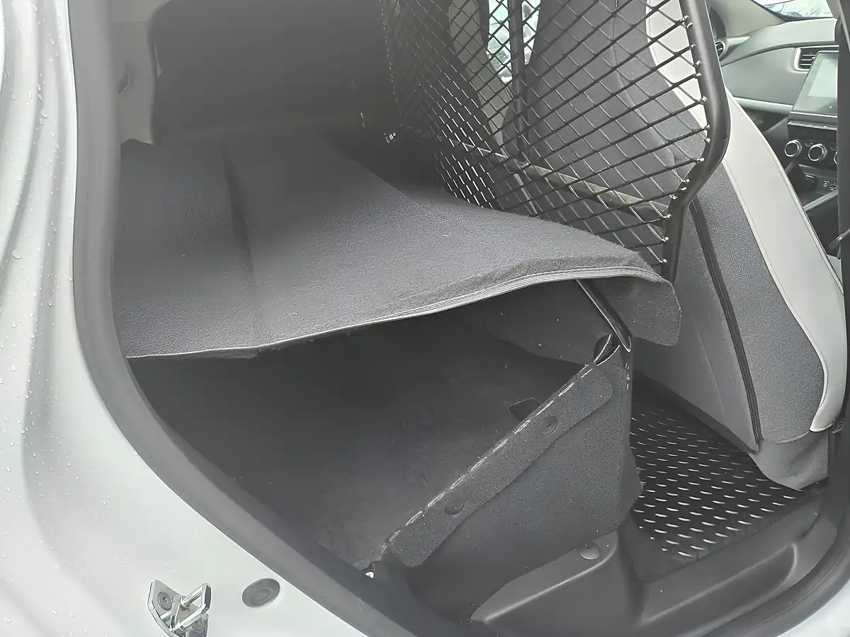 Used 2022 Renault Zoe Business+ White - Interior and Exterior details 12
