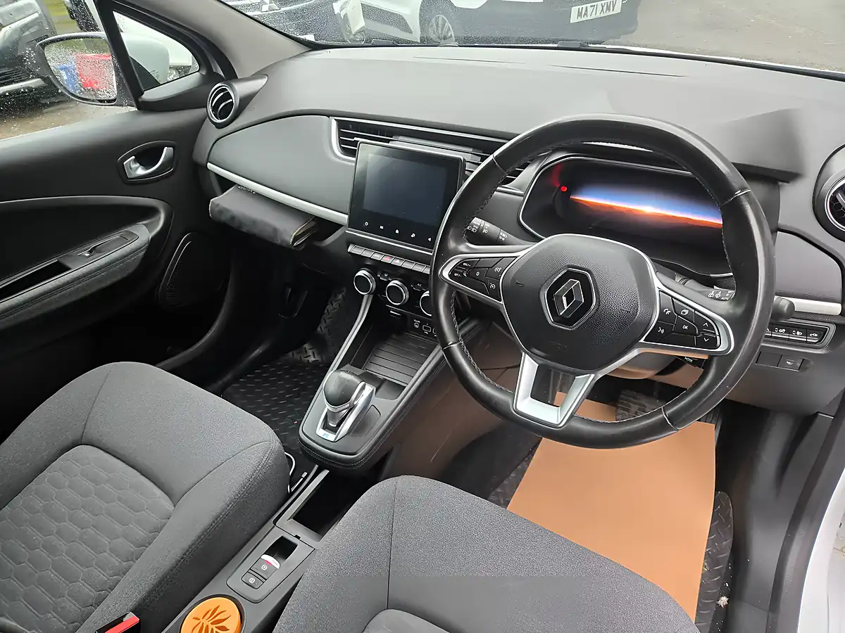 Used 2022 Renault Zoe Business+ White - Interior and Exterior details 15