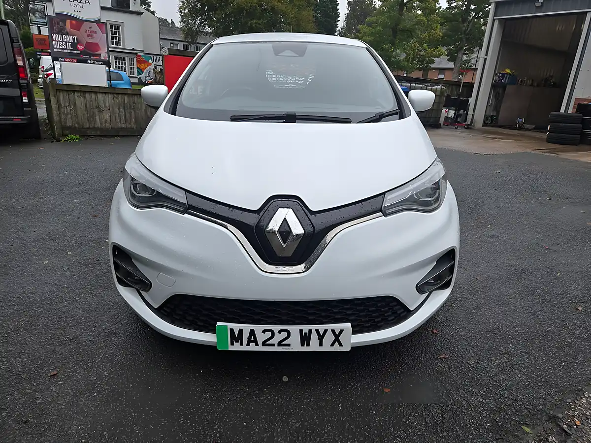 Used 2022 Renault Zoe Business+ White - Interior and Exterior details 2