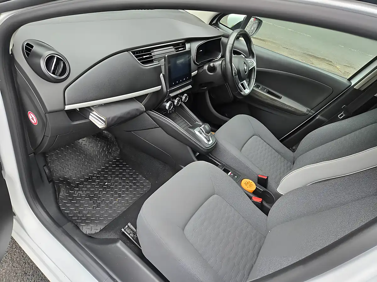 Used 2022 Renault Zoe Business+ White - Interior and Exterior details 5