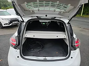 Used 2022 Renault Zoe Business+ White - Interior and Exterior details 9