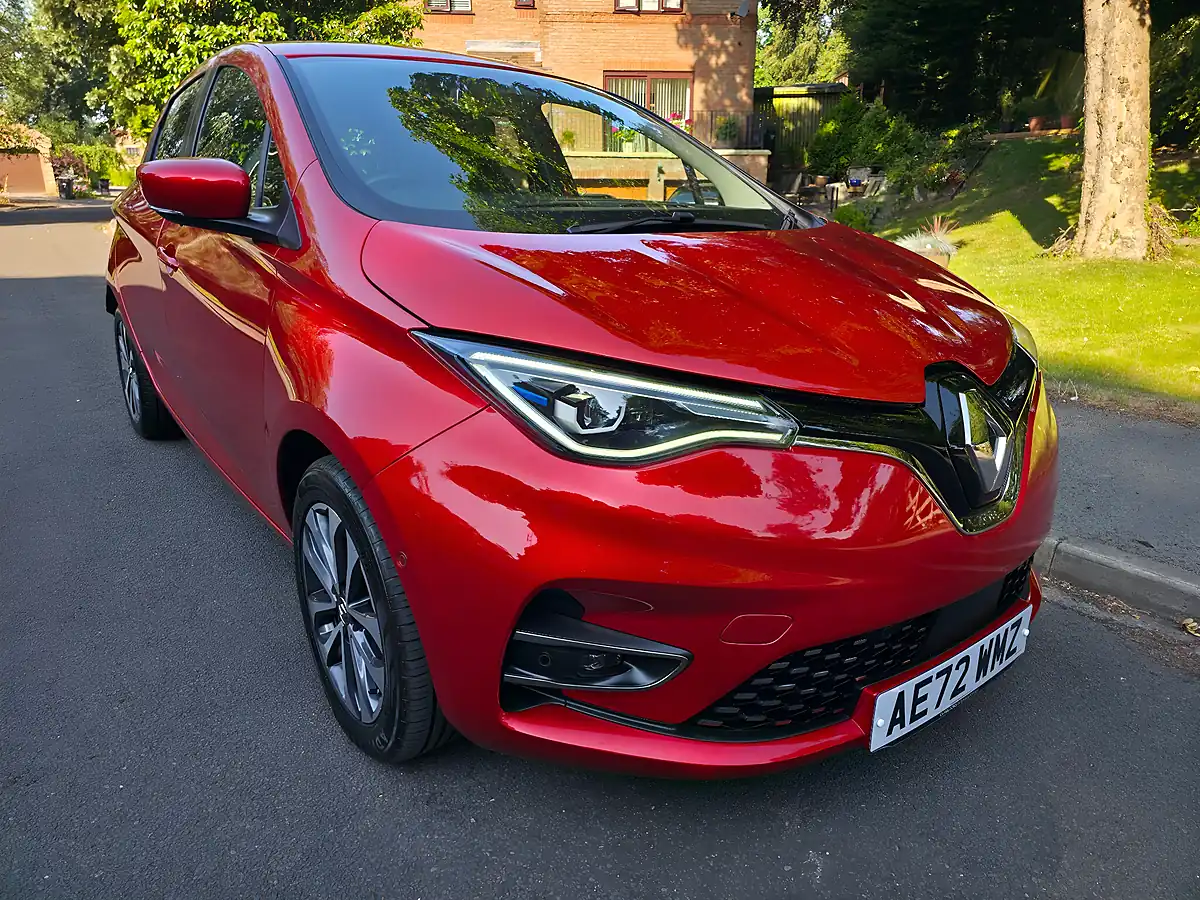 Used 2022 Renault Zoe GT Line + Red - Front View