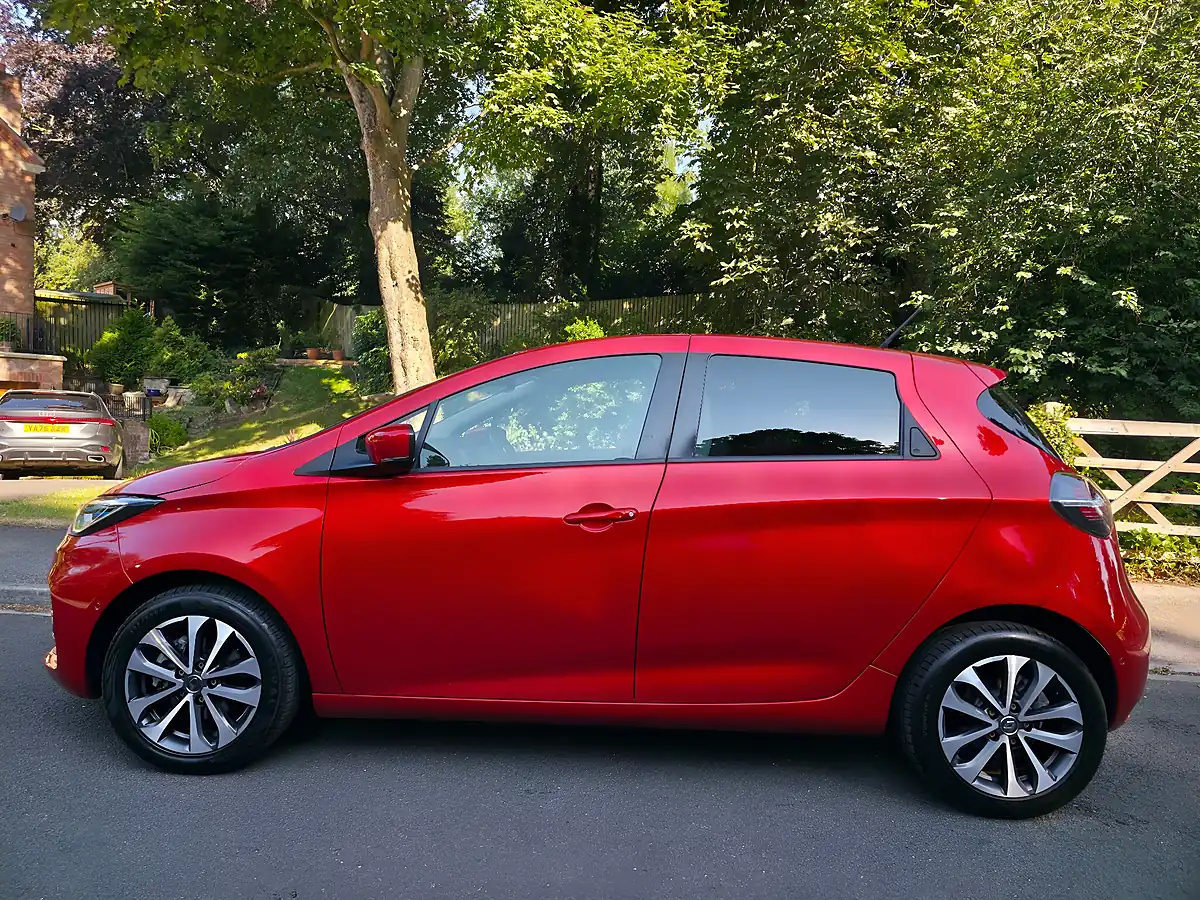 Used 2022 Renault Zoe GT Line + Red - Interior and Exterior details 5