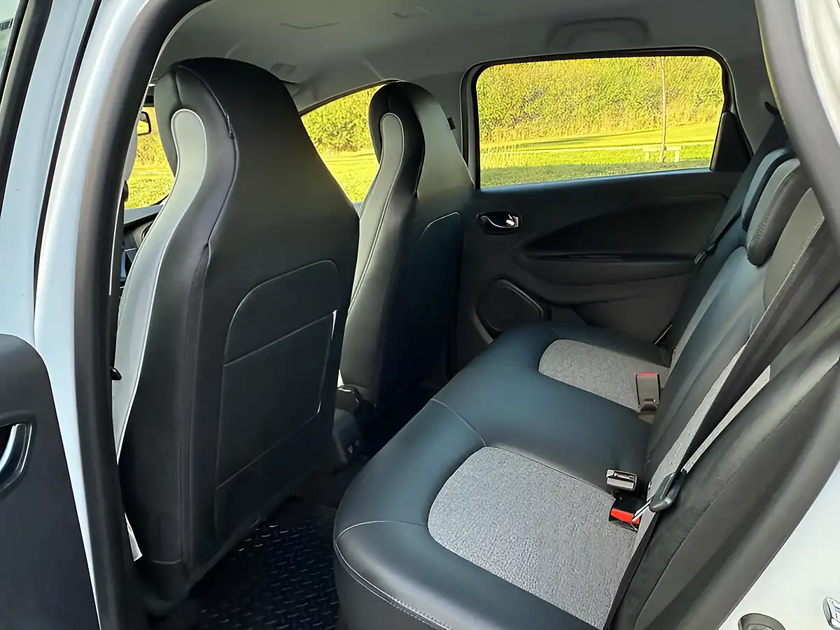 Used 2022 Renault Zoe GT Line + White - Interior and Exterior details 10