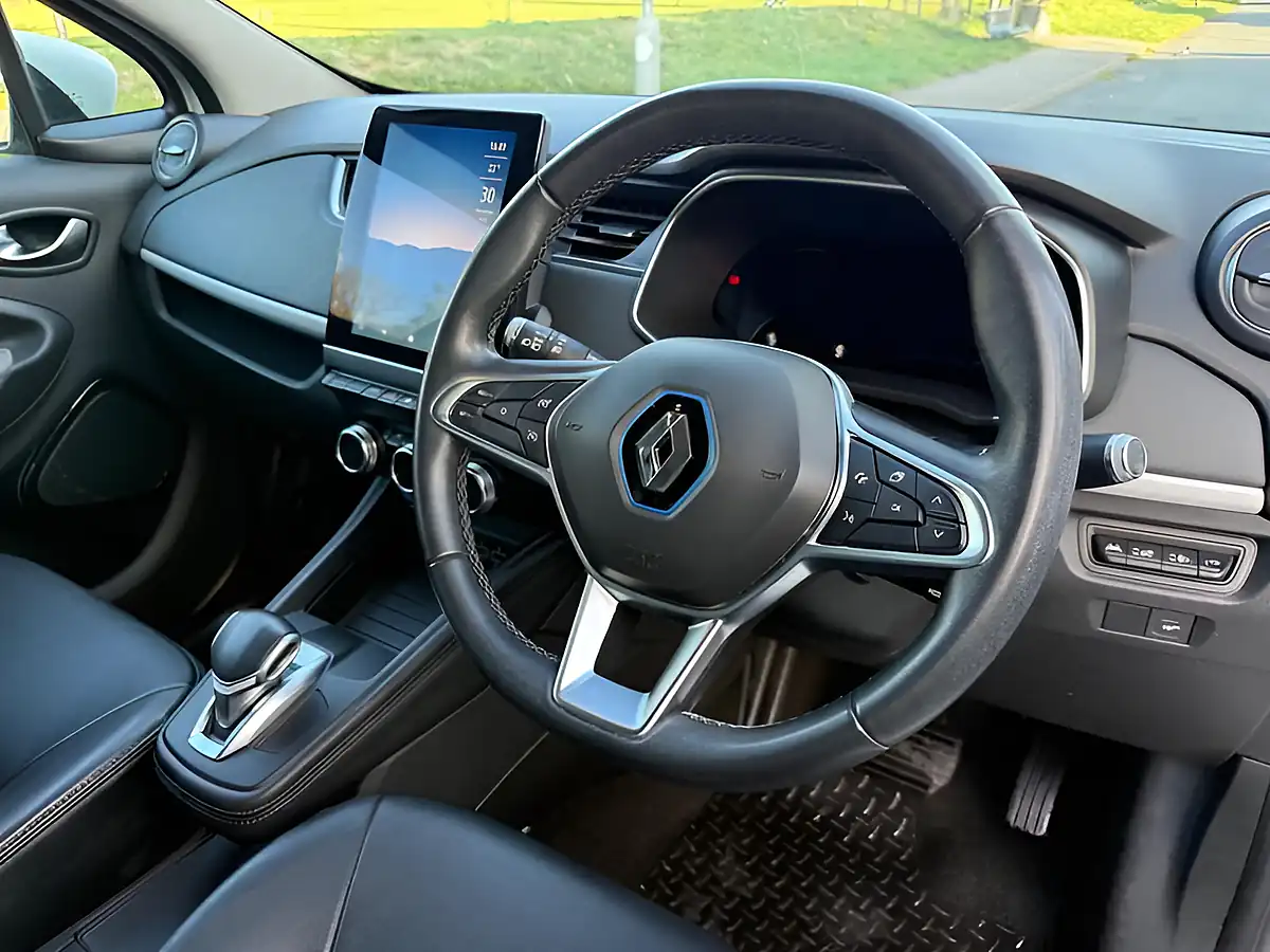 Used 2022 Renault Zoe GT Line + White - Interior and Exterior details 16