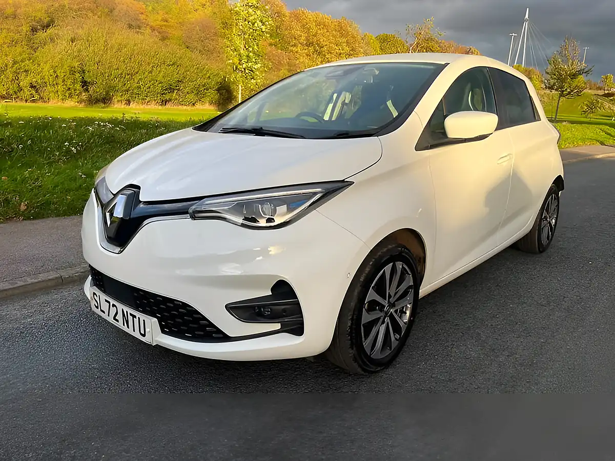 Used 2022 Renault Zoe GT Line + White - Interior and Exterior details 5