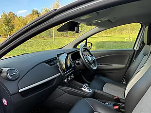 Used 2022 Renault Zoe GT Line + White - Interior and Exterior details 8