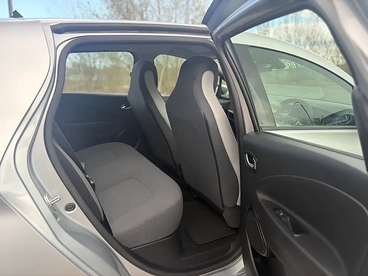 Used 2022 Renault Zoe Highland Grey - Interior and Exterior details 11