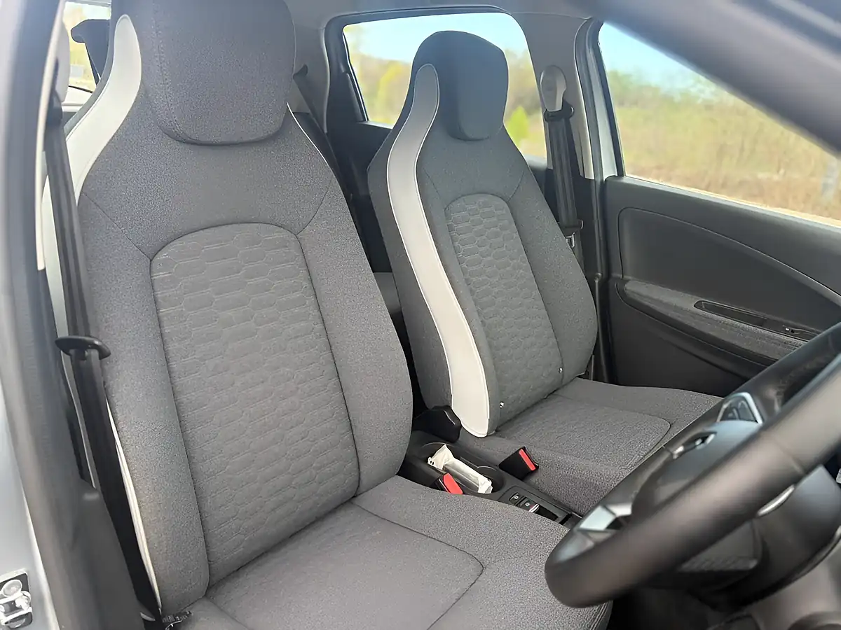 Used 2022 Renault Zoe Highland Grey - Interior and Exterior details 13