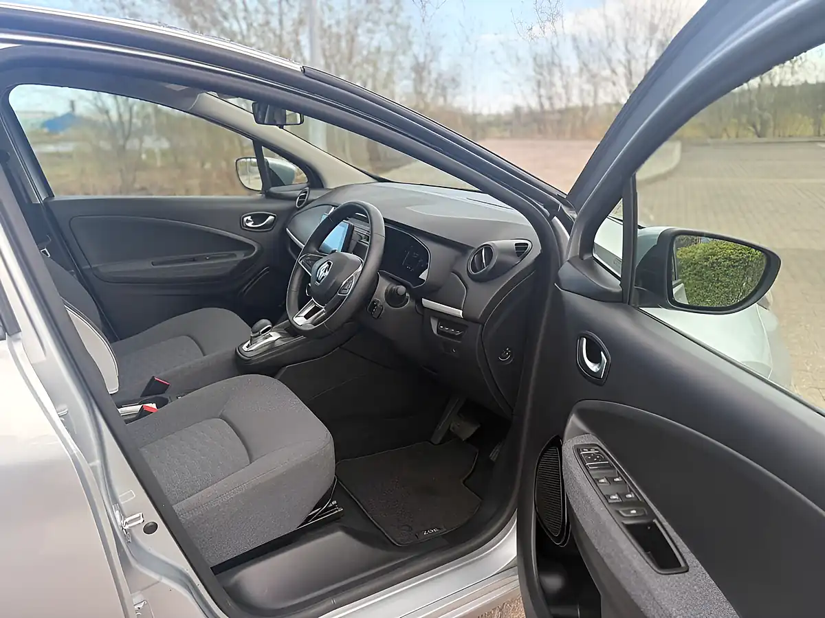 Used 2022 Renault Zoe Highland Grey - Interior and Exterior details 14