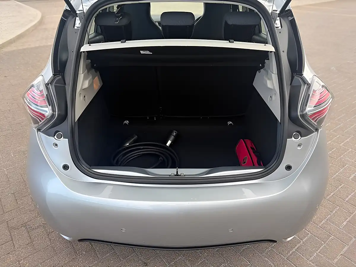 Used 2022 Renault Zoe Highland Grey - Interior and Exterior details 17