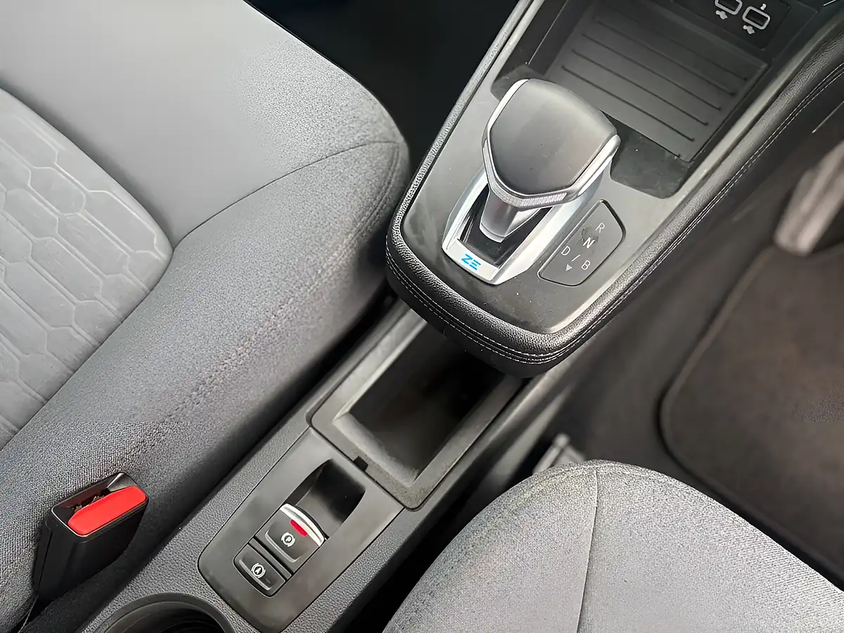 Used 2022 Renault Zoe Highland Grey - Interior and Exterior details 19