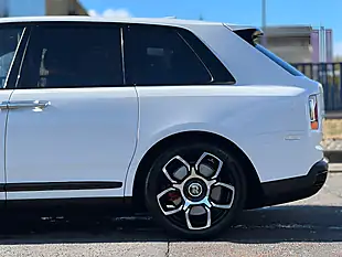 Used 2022 Rolls-Royce Cullinan Black Badge Arctic White - Interior and Exterior details 11