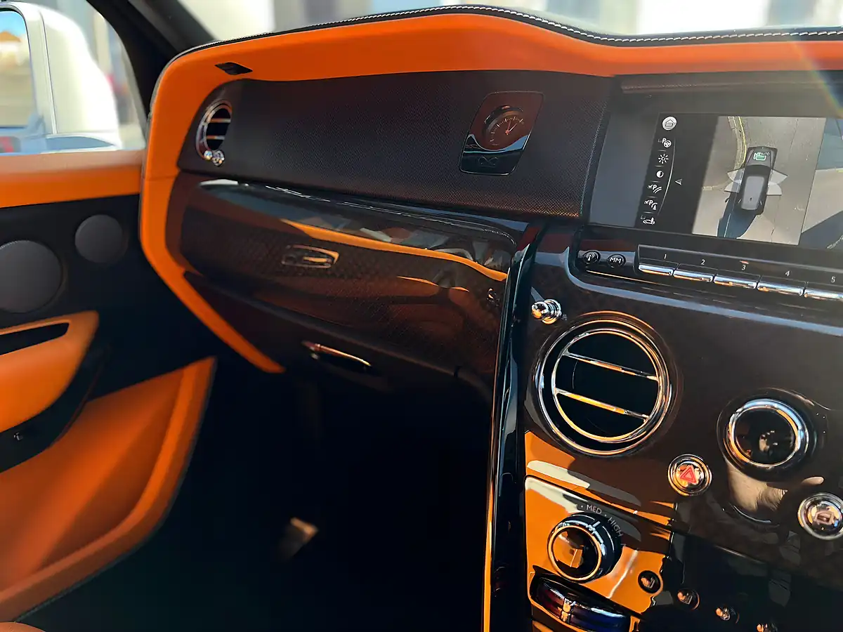 Used 2022 Rolls-Royce Cullinan Black Badge Arctic White - Interior and Exterior details 18