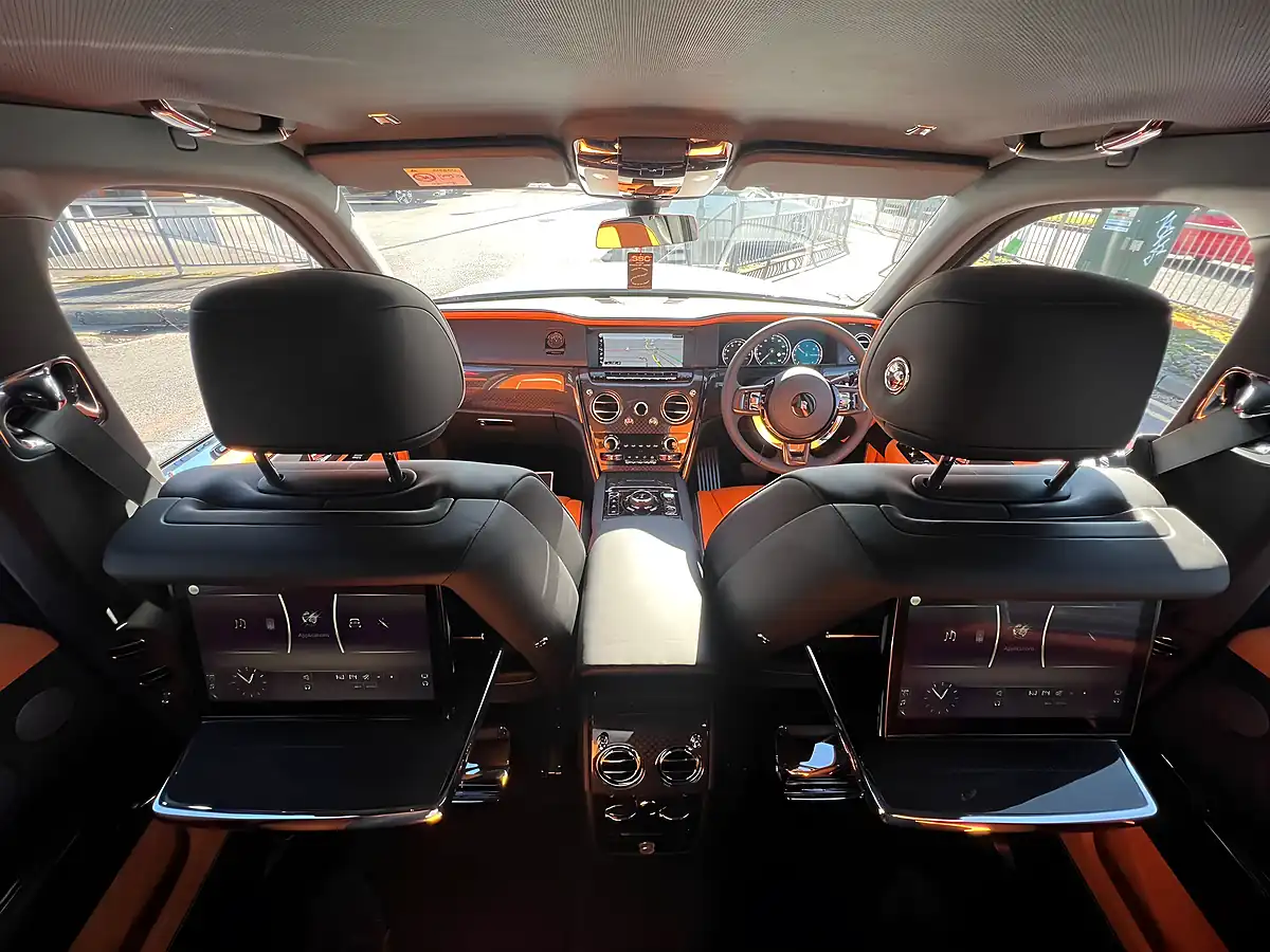 Used 2022 Rolls-Royce Cullinan Black Badge Arctic White - Interior and Exterior details 20