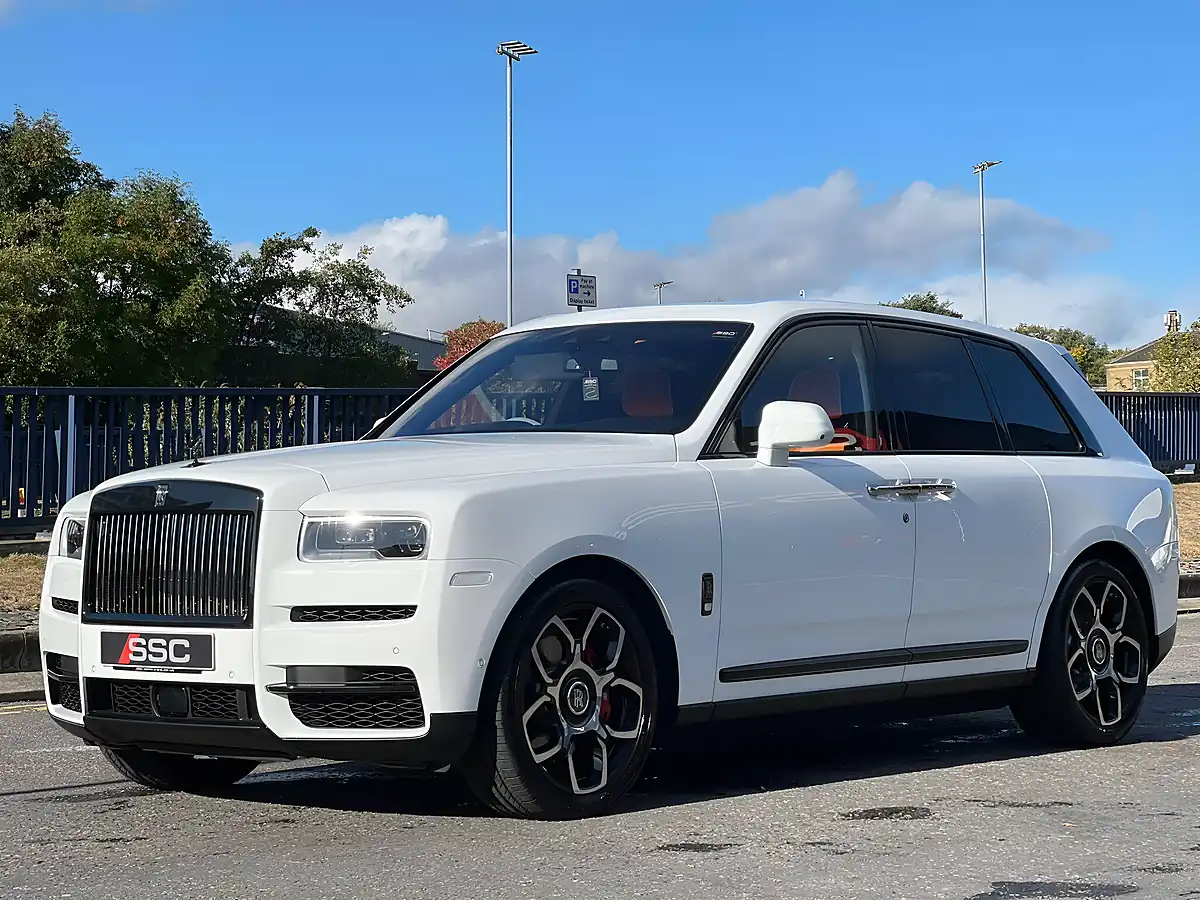 Used 2022 Rolls-Royce Cullinan Black Badge Arctic White - Interior and Exterior details 6