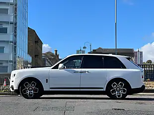 Used 2022 Rolls-Royce Cullinan Black Badge Arctic White - Interior and Exterior details 7