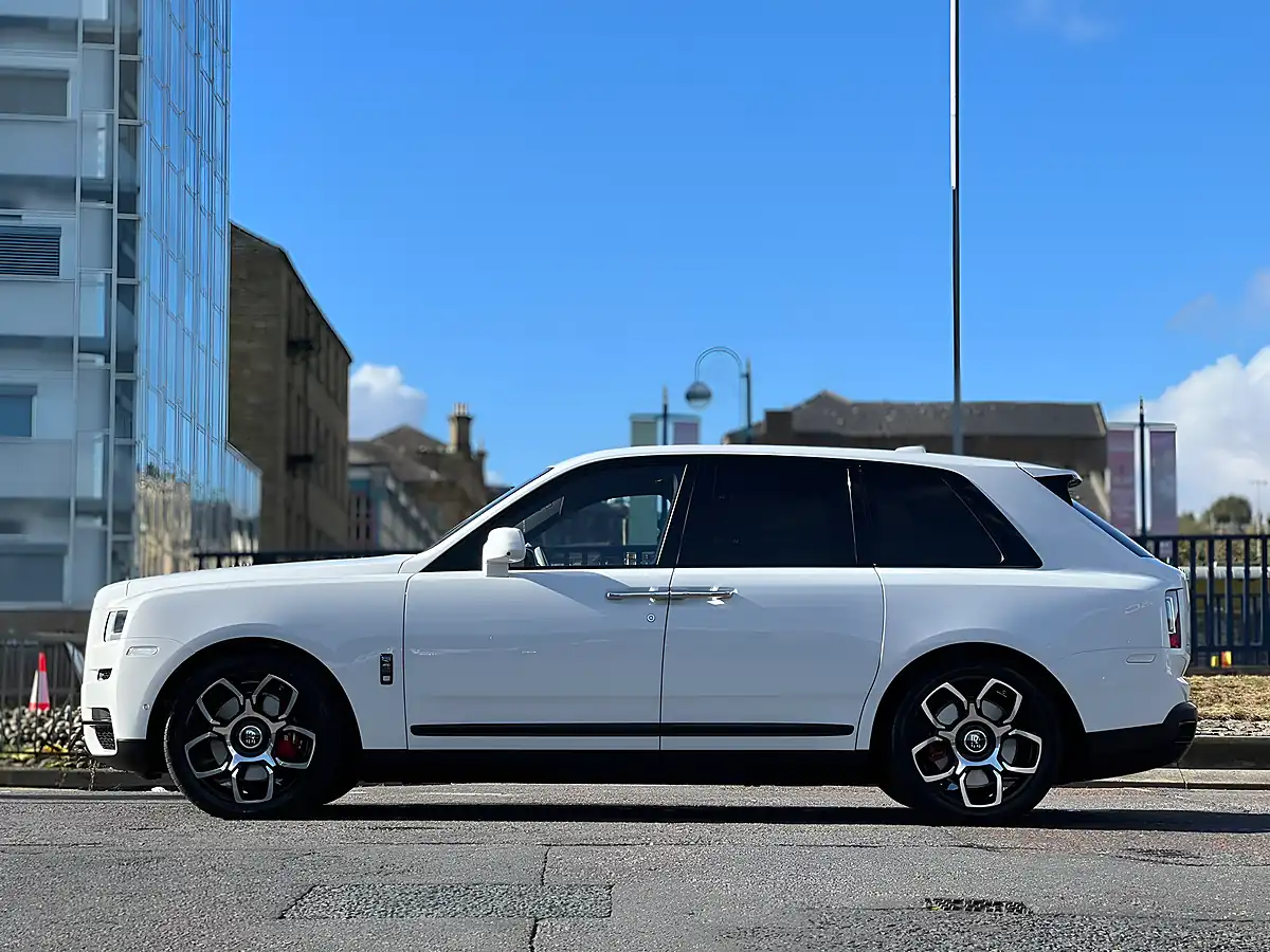 Used 2022 Rolls-Royce Cullinan Black Badge Arctic White - Interior and Exterior details 7