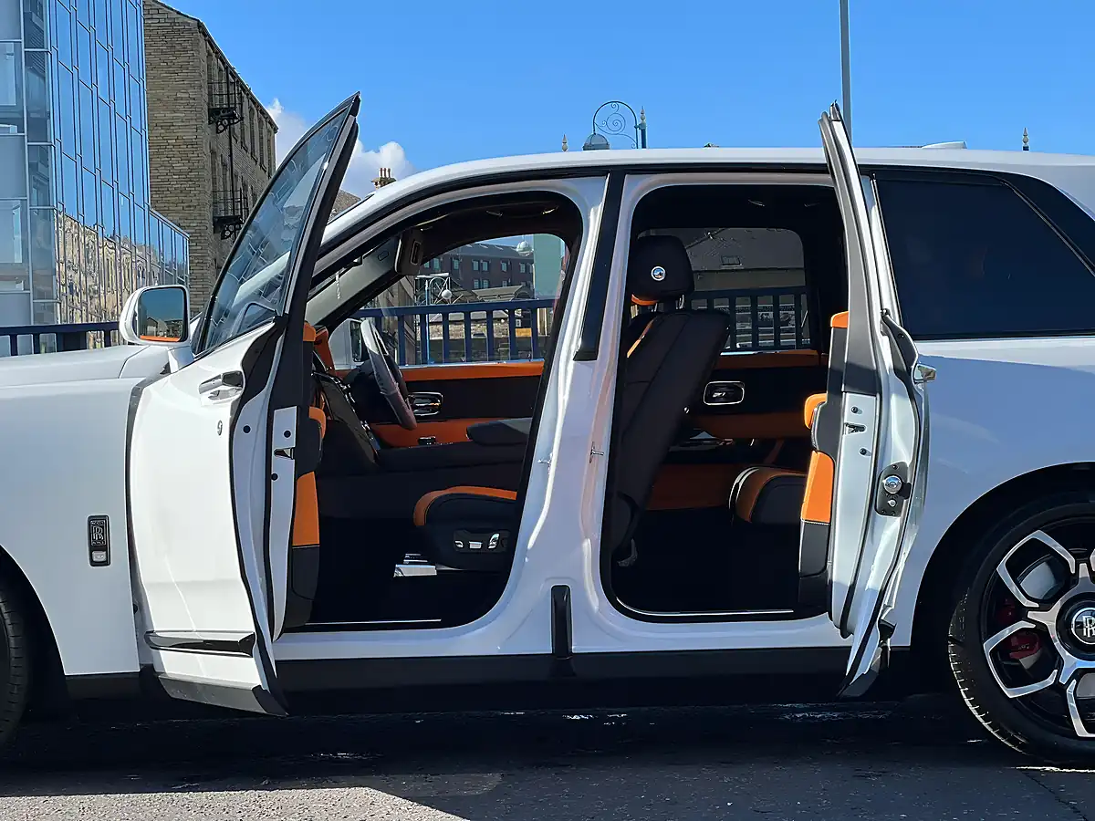 Used 2022 Rolls-Royce Cullinan Black Badge Arctic White - Interior and Exterior details 9
