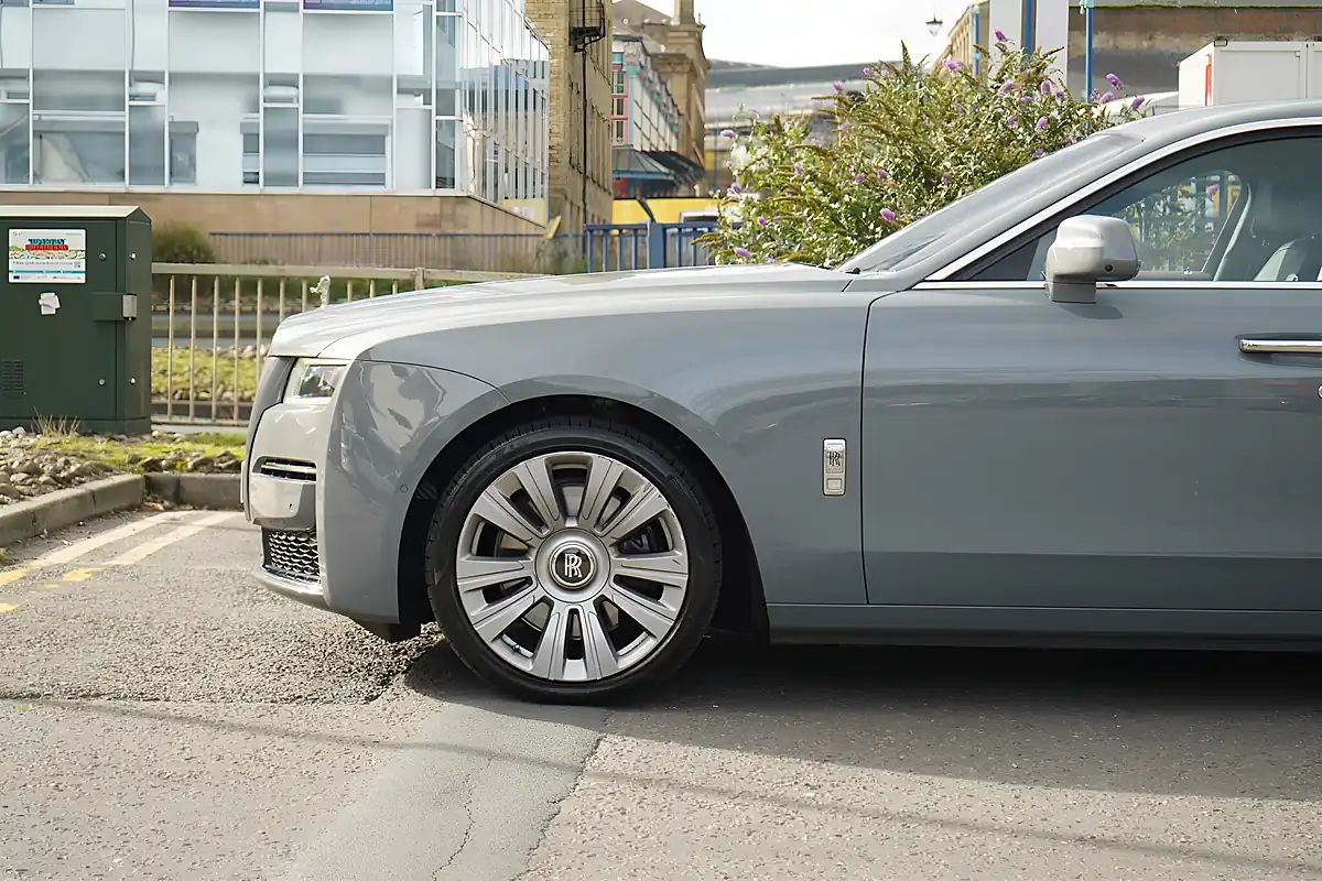 Used 2022 Rolls-Royce Ghost Ewb Burnout Grey - Interior and Exterior details 9