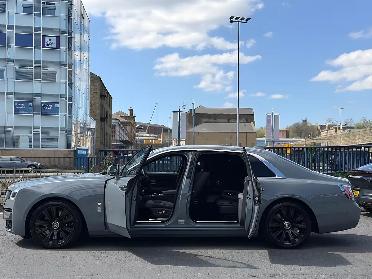 Used 2022 Rolls-Royce Ghost Ewb Saloon Grey - Interior and Exterior details 10