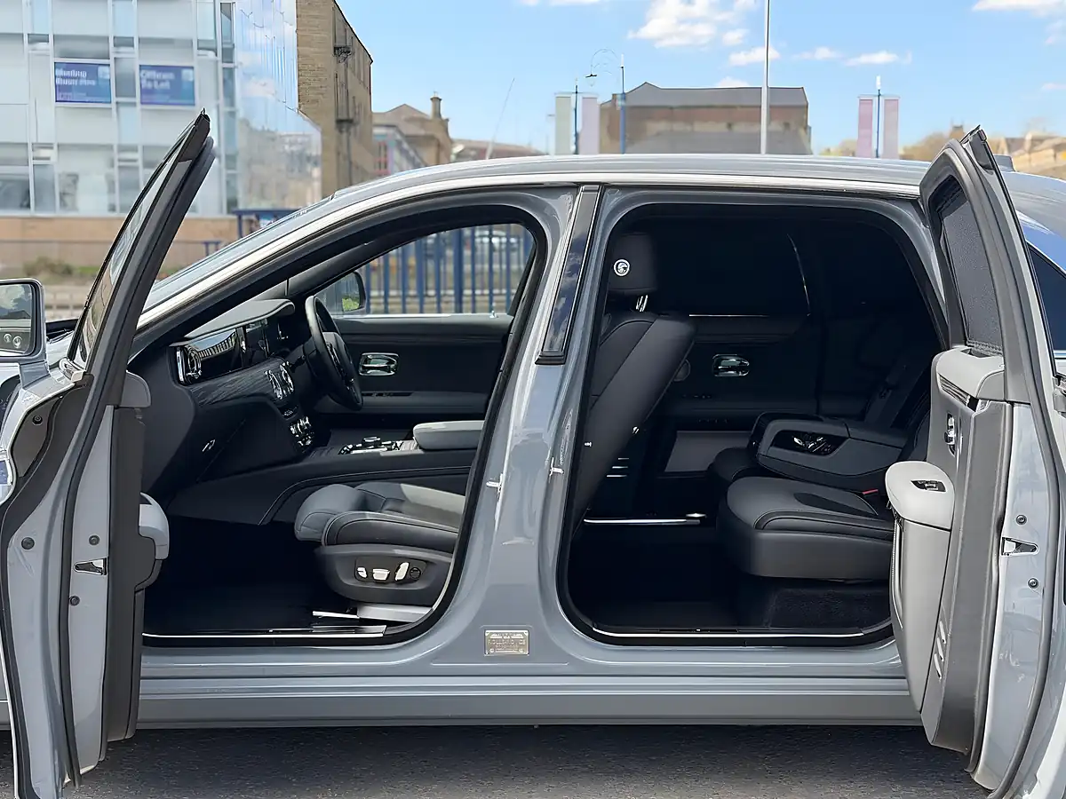 Used 2022 Rolls-Royce Ghost Ewb Saloon Grey - Interior and Exterior details 11