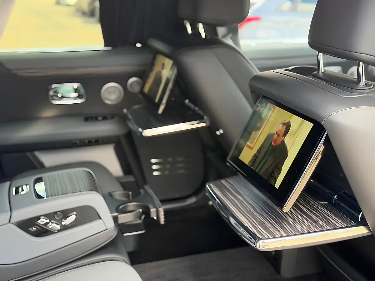 Used 2022 Rolls-Royce Ghost Ewb Saloon Grey - Interior and Exterior details 12