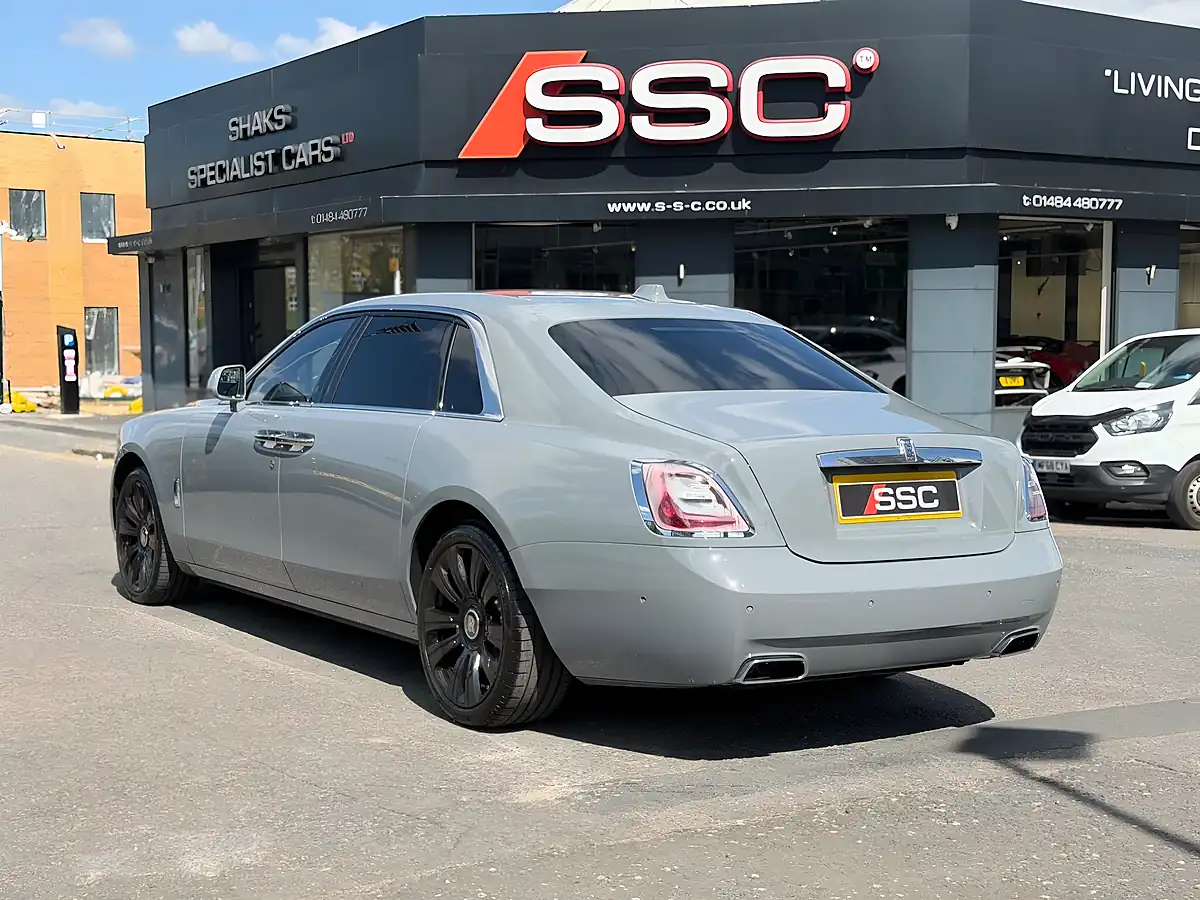 Used 2022 Rolls-Royce Ghost Ewb Saloon Grey - Interior and Exterior details 2