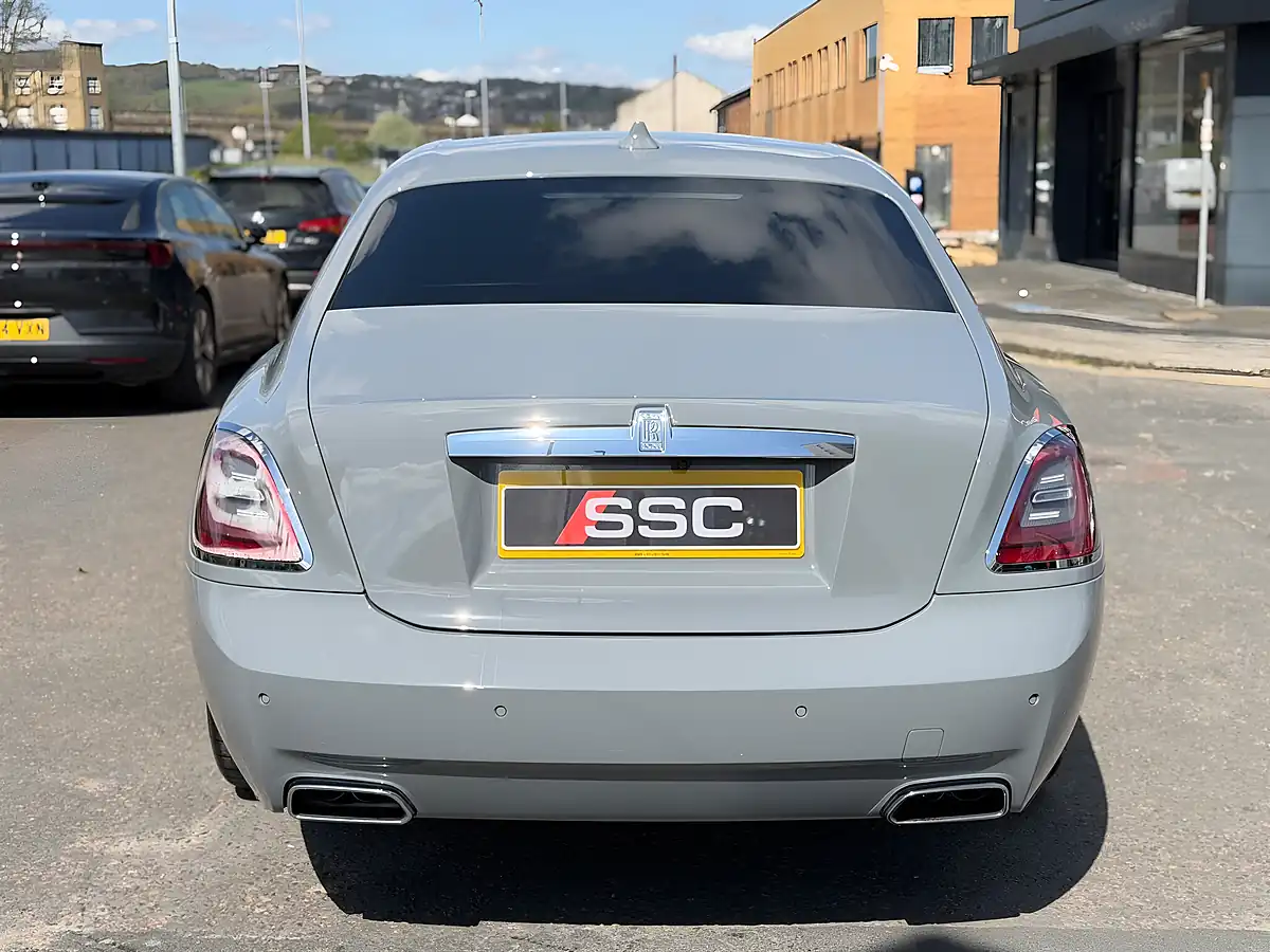 Used 2022 Rolls-Royce Ghost Ewb Saloon Grey - Interior and Exterior details 8