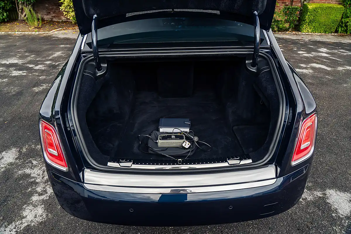 Used 2022 Rolls-Royce Phantom Viii Midnight Sapphire - Interior and Exterior details 16