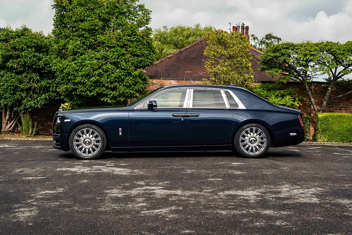 Used 2022 Rolls-Royce Phantom Viii Midnight Sapphire - Interior and Exterior details 3