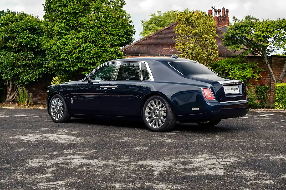 Used 2022 Rolls-Royce Phantom Viii Midnight Sapphire - Interior and Exterior details 4