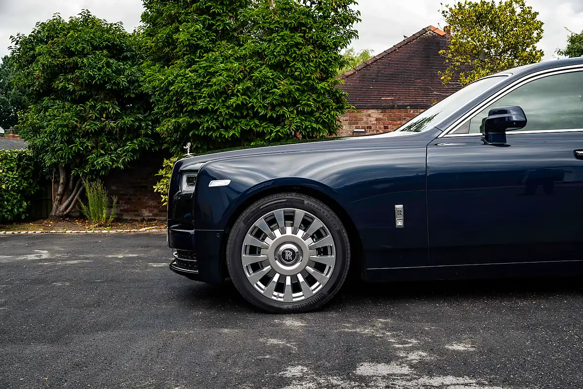 Used 2022 Rolls-Royce Phantom Viii Midnight Sapphire - Interior and Exterior details 7