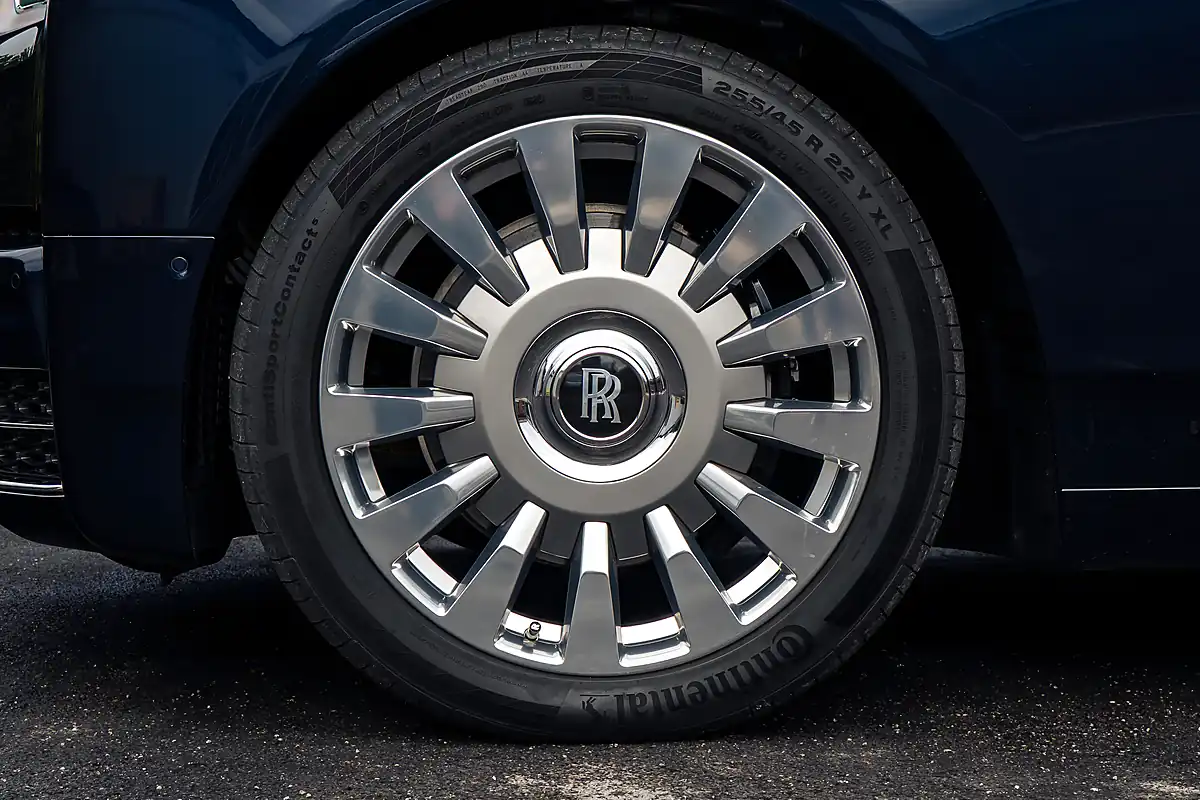 Used 2022 Rolls-Royce Phantom Viii Midnight Sapphire - Interior and Exterior details 8