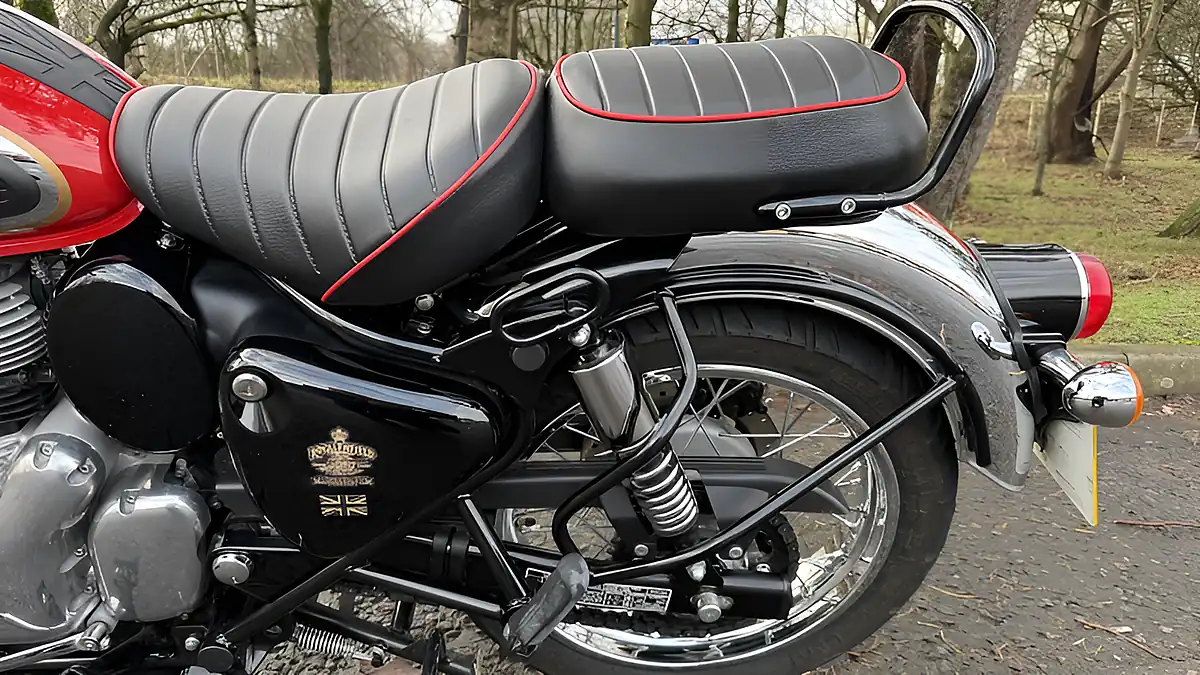 Used 2022 Royal Enfield Classic 350 Red/Chrome - Interior and Exterior details 11