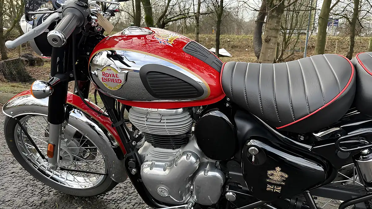 Used 2022 Royal Enfield Classic 350 Red/Chrome - Interior and Exterior details 12