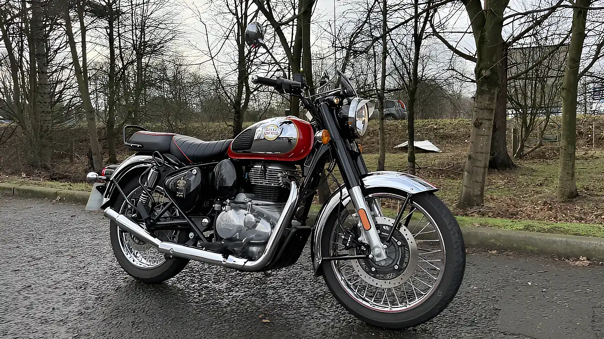 Used 2022 Royal Enfield Classic 350 Red/Chrome - Interior and Exterior details 3