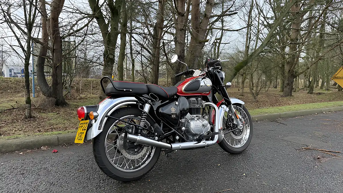Used 2022 Royal Enfield Classic 350 Red/Chrome - Interior and Exterior details 4