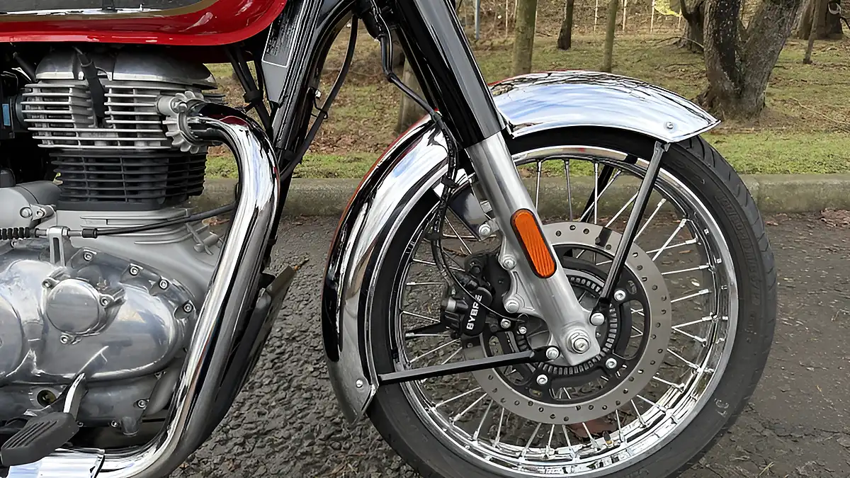 Used 2022 Royal Enfield Classic 350 Red/Chrome - Interior and Exterior details 5