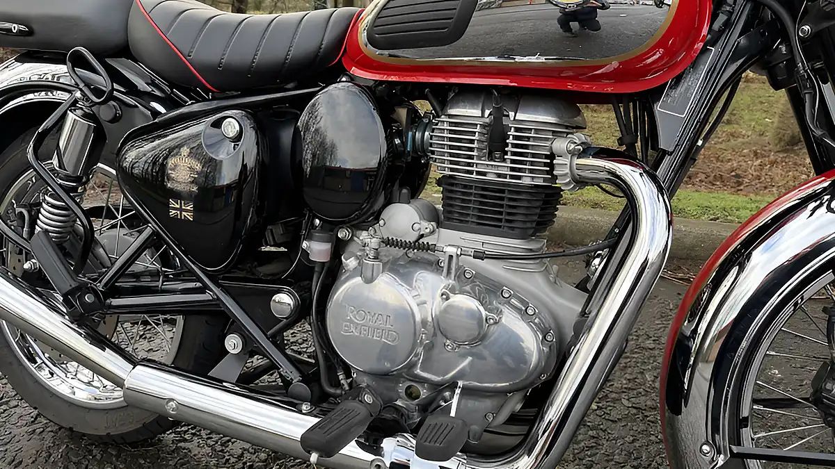 Used 2022 Royal Enfield Classic 350 Red/Chrome - Interior and Exterior details 6