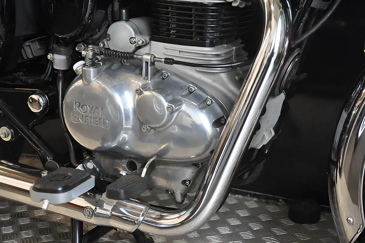 Used 2022 Royal Enfield Classic 350 Red - Interior and Exterior details 15